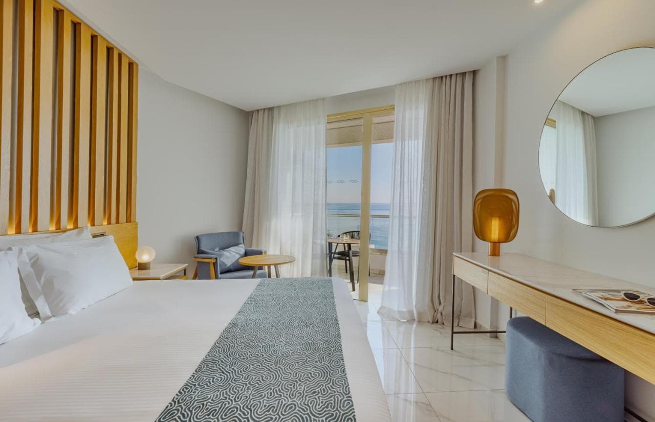 Golden Bay Beach Hotel – billede 2